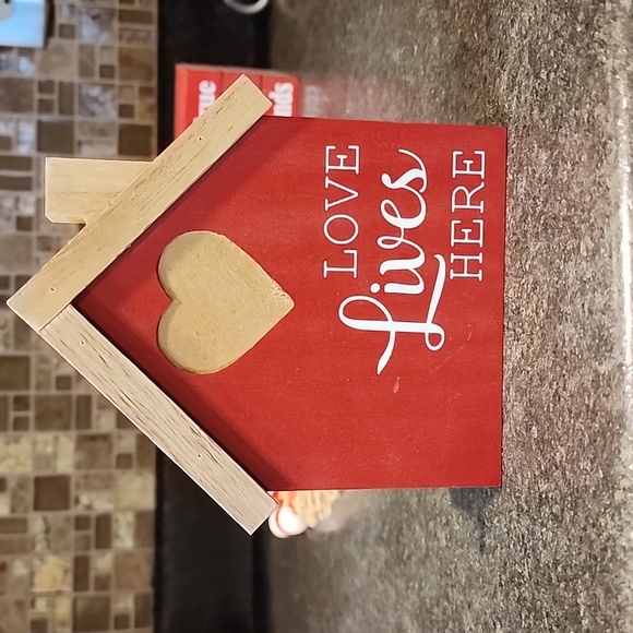 Valentines Day decor - Picture 10 of 13